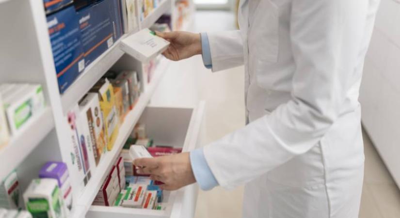 Gyanúsan drágák a vény nélküli gyógyszerek – több mint 100 magyar településen lehet gond