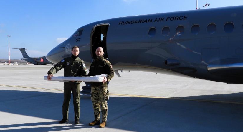 Negyvenmilliós kiruccanás: antik puskát is hozott Amerikából a honvédségi Falcon