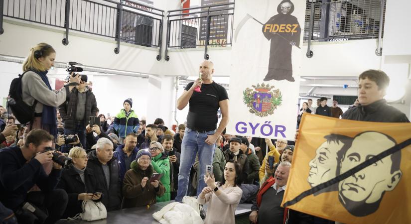 Szégyent hoztak a tiszások Győrre – ordibálás, agresszió és italozás a Lázárinfón