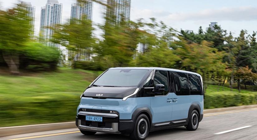 Már a jó időre készülnek ezzel a furgonnal