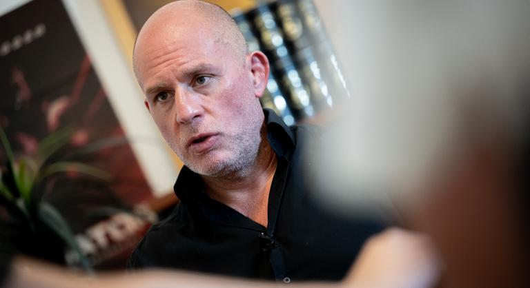 „Nem vagyok sunyi b*zi” – Dopeman kiparodizálta Magyar Péter vallomását