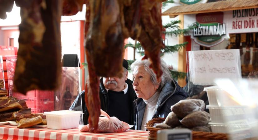 Napfény és Valentin-napi színkavalkád csalogatott a standok közé – a piac már a tavaszt suttogja