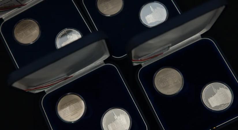 Más kockázatokkal fut neki a forint a választásoknak, mint négy éve