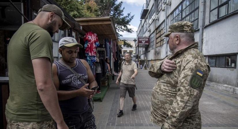 Brutális sorozások és feszültség Ukrajnában – egyre többen rettegnek a behívótól