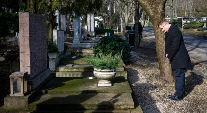 Budapest ostromának civil áldozataira emlékeztek a Farkasréti temetőben