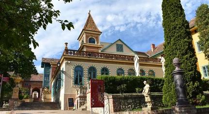 Hiába a költségvetési ígéret, egyelőre érdemi választ sem ad a minisztérium a Zsolnay Negyed támogatási ügyében