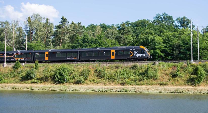 A balesetek nem riasztották el az utasokat, egyre többen közlekednek vonattal Komárom és Pozsony között