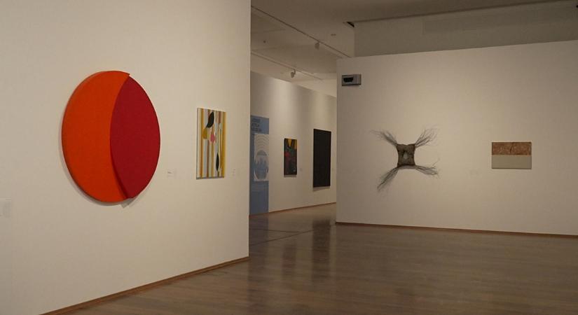 Dinamikus struktúrák: a Magyar Nemzeti Bank adományaiból nyílt tárlat a Modemben – fotókkal