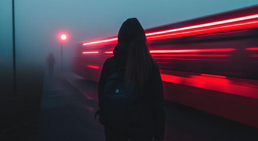 Miért szerel fel egyre több európai város piros világítást?