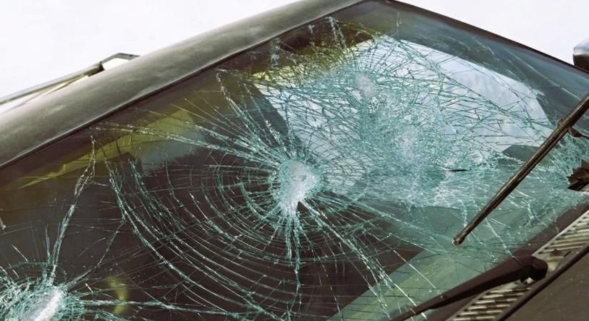 Halálos gázolás a 8-as főúton: a helyszínen szörnyethalt a középkorú férfi