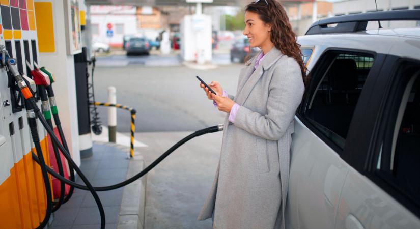 Szombaton az áremeléseket is elfújja a szél, nem változik a benzin ára