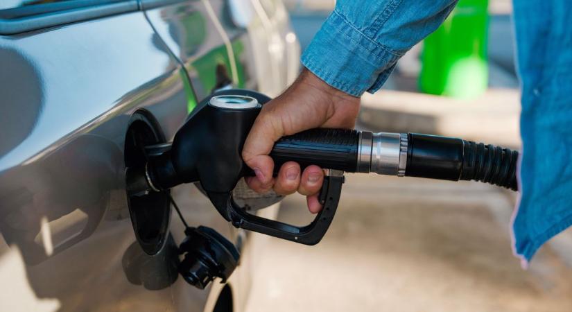 Autósok figyelem! Jó hír a hétvégére - így alakulnak az üzemanyagárak