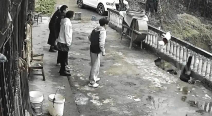 Sokkoló: Hárman zuhantak a mélybe egy leszakadt terasz miatt - videó