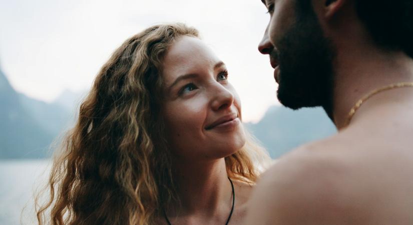 „Semmivel sem szeretem kevésbé a feleségemet, csak mert mással is szexelek.” – Miért csalják meg a férfiak álmaik nőjét is?