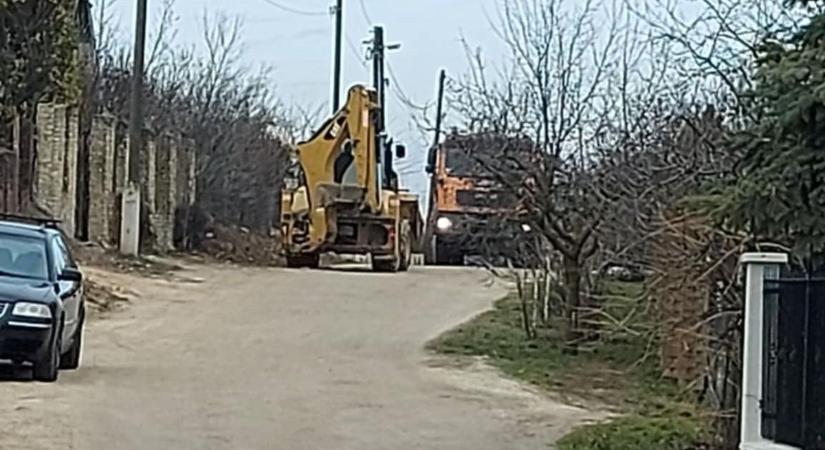 Megkezdődtek a tavaszi kátyúzási munkák Balatonalmádi útjain