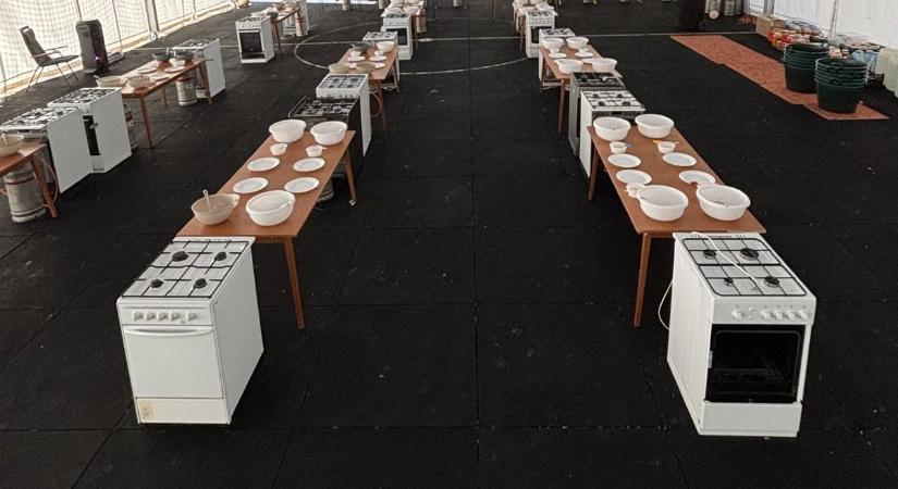 Guinness-rekordkísérlet Győrváron - Hihetetlen mennyiségű alapanyagot használnak fel - videó