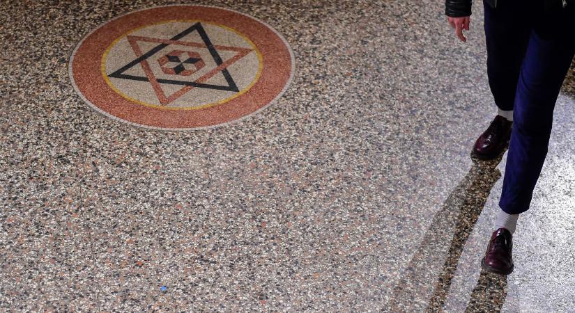 Börtönre ítéltek két férfit Angliában, akik több száz zsidó ember megölésére készültek