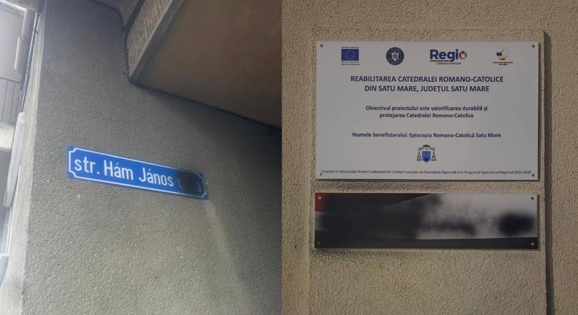 Magyar feliratokat festettek le Szatmárnémetiben