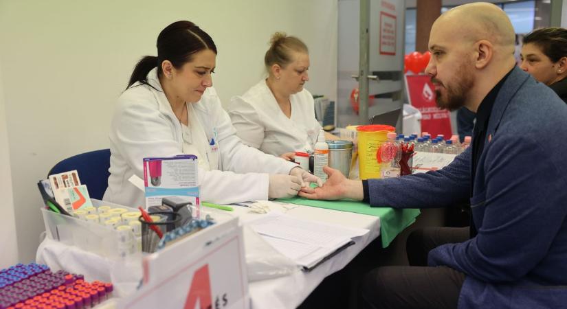 Új helyszín: a személyi igazolványra és a TAJ-kártyára is szükség lesz