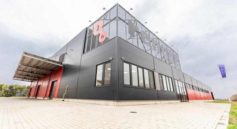 Díjazták az innovációban sikeres vállalatokat: a jánoshalmi Renner Zrt. is megkapta a védjegyet