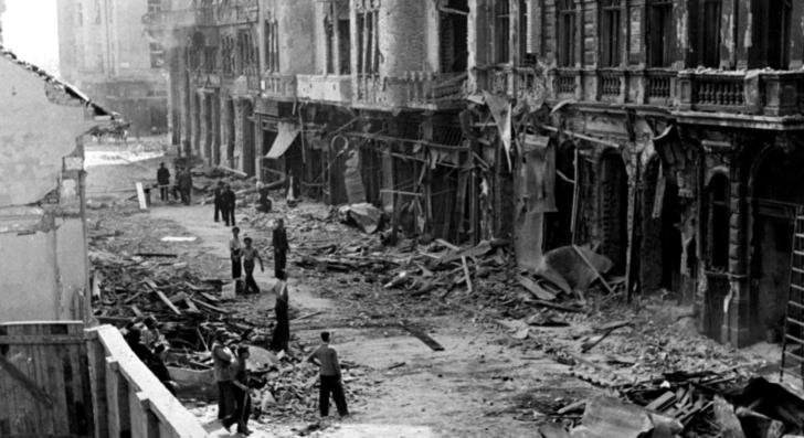 Nagy János: Budapest ostroma arra emlékeztet, hogy ismét a háború pengeélén táncolunk