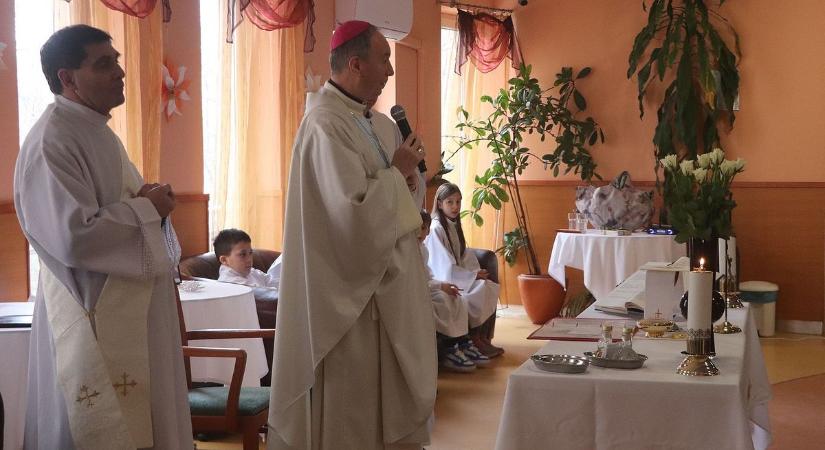 A várpalotai kórházban mutatott be szentmisét Udvardy György érsek