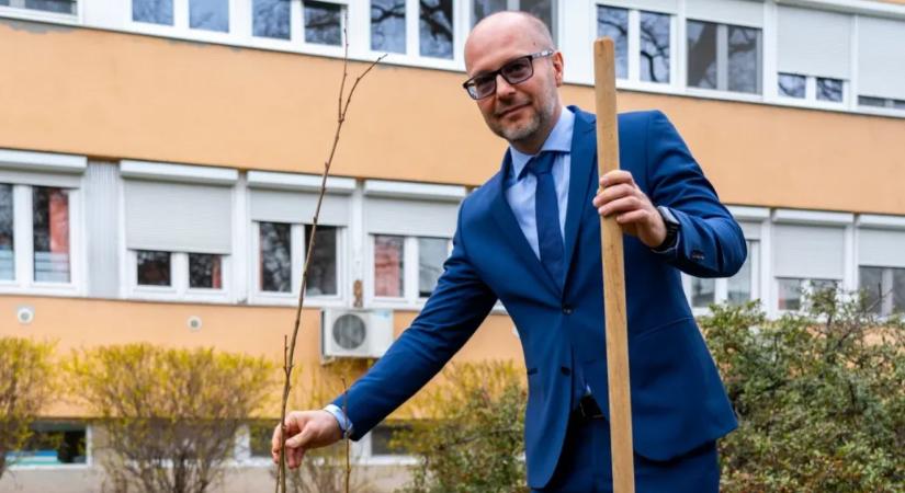 MOK: A pszichiáterek elvárják, hogy Ézsi Robint azonnal menesszék a Nyírő OPAI éléről