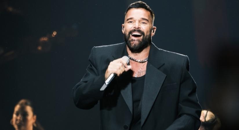 Ricky Martin megmutatta stílusos étkezőjét: a tér egyszerre provokatív és visszafogott