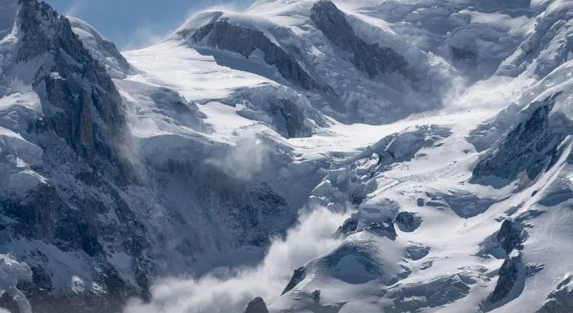 Lavina temette maga alá a síelőket az Alpokban, hárman meghaltak