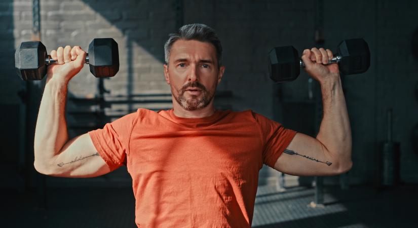 A 4 legjobb karizomerősítő gyakorlat az ötödik X-en túl – Otthon is edzhetsz így