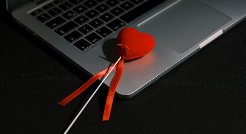 Valentin-napi csapda: így hálózzák be áldozataikat a kriptós csalók