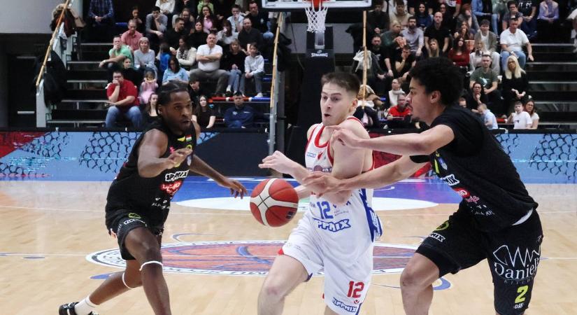 A tabella utolsó helyezettje ellen javíthat a paksi csapat