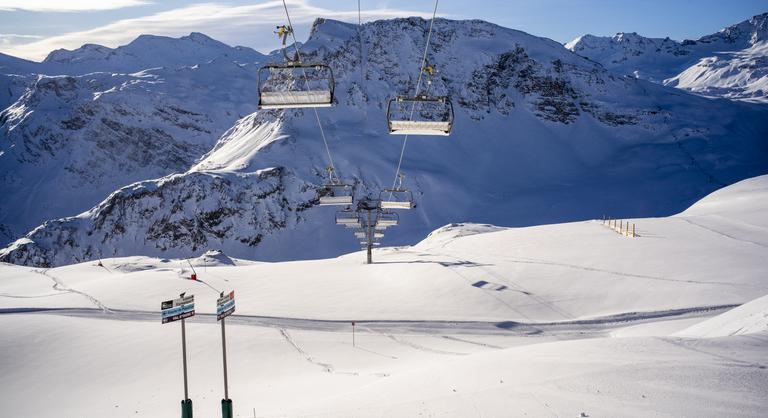 Hárman életüket vesztették, miután elsodorta őket egy lavina a francia Alpokban