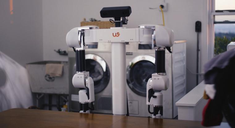 Ez a robot 2,5 millió forintért összegyűri neked a ruháidat