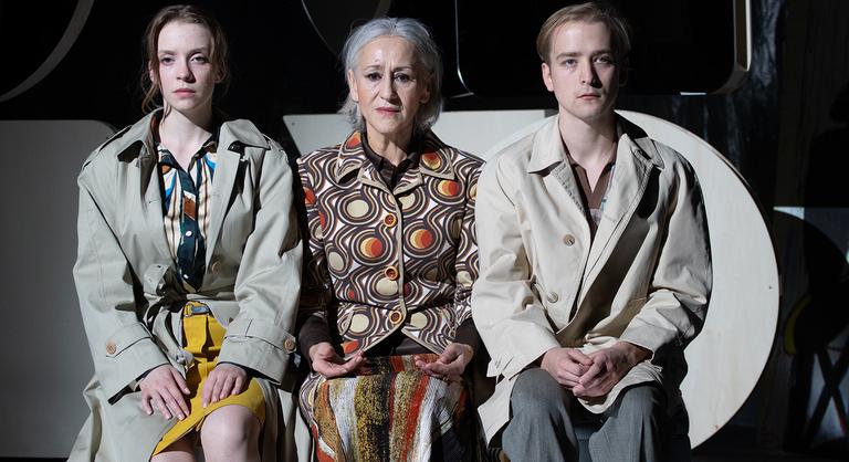 A transznemű, az AIDS-es nővér és a halott fiú