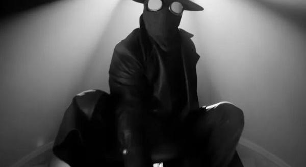 Fekete-fehér és színes trailer is érkezett a Nicolas Cage-es Spider-Noirhoz