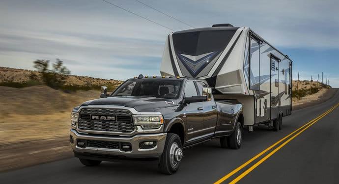 Trumpék eltörlik a klímaszabályozás alapját: megszűntetik az autók kibocsátási előírásait