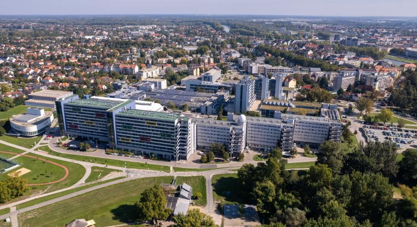 Elképesztően alacsony fizetésekkel vádolták, most terítette a béradatokat a győri egyetem