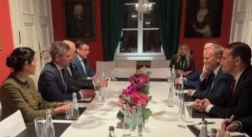 Magyar Péter röhögcsélve pózolgatott a Barátság vezeték felrobbantásában reménykedő politikussal (VIDEÓ)