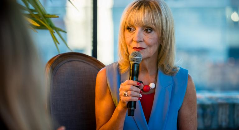 Szily Nóra játékra invitálta követőit a híressé vált hálószoba ügyében