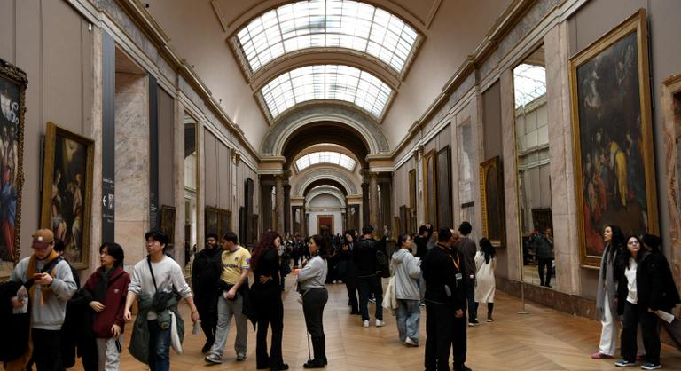 Csőtörés volt a párizsi Louvre-ban, több termet is lezártak