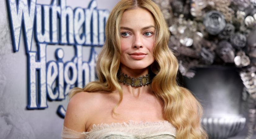 Margot Robbie fűzős estélyije tényleg lélegzetelállító, a régmúlt eleganciáját idézi meg