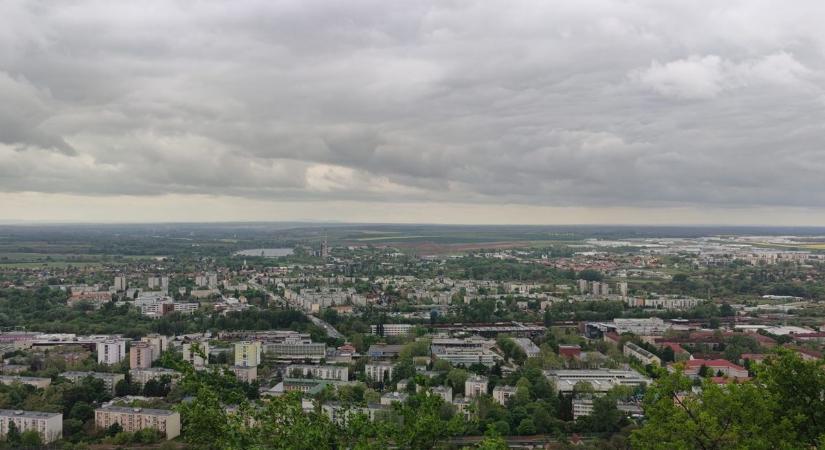 Felhősödéssel indul a hétvége, estére többfelé eső érkezhet szombaton