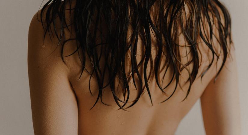 A japán nők esküsznek rá - ez a hajmosási technika serkenti a hajnövekedést és egészséges, fénylő tincseket eredményez