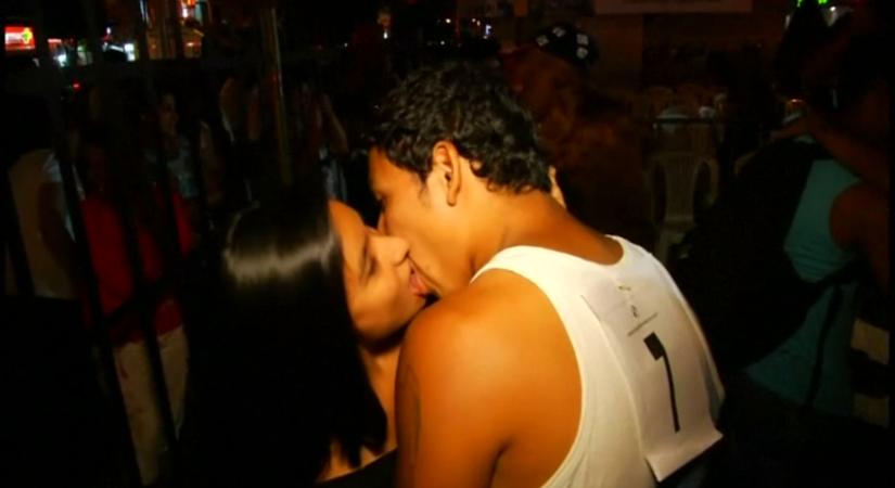 Miért tűnnek el a szenvedélyes csókok? – Cooky és Szécsi Debóra szerint ez az oka