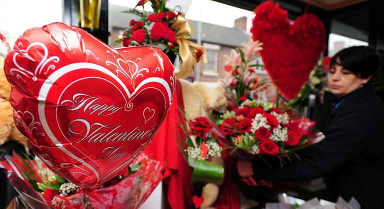 Rossz hírt hoz a Valentin-nap a kapcsolatban élőknek, de reménysugarat a szingliknek