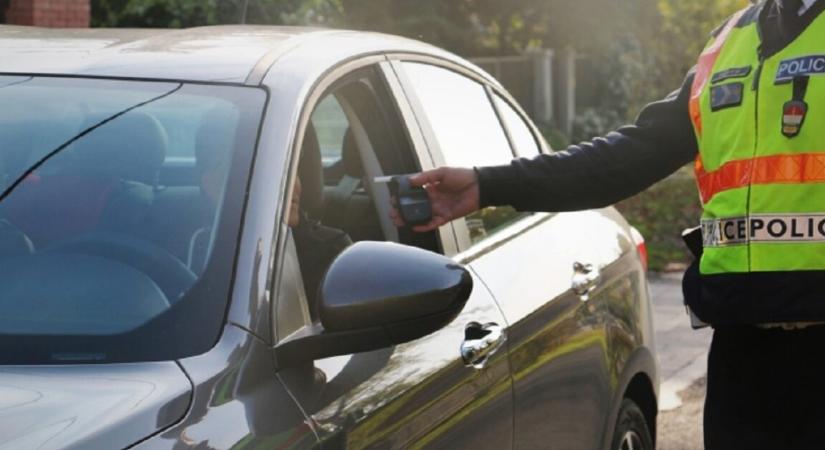 Be volt rúgva, jogosítványa sincs, és még be is csapódott