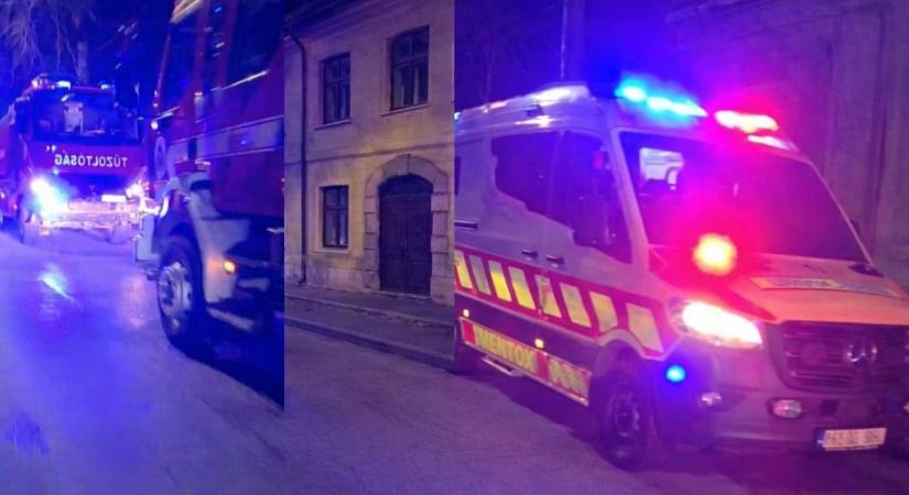 Éjszakai rémálom: több mentő- és tűzoltóautó vonult ki, furcsa események sorozata Pécsen (VIDEÓ)