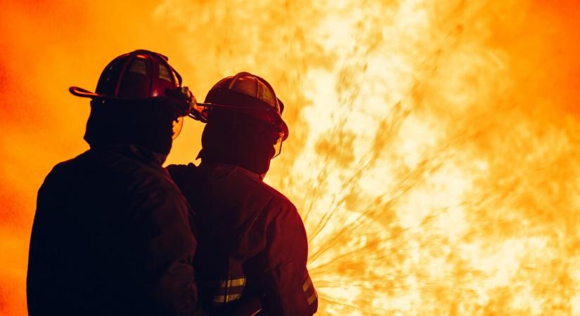 Mi történik ma? Most épp egy istálló borult lángokba