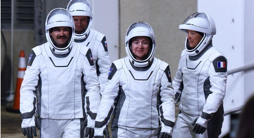 Új legénység indult a Nemzetközi Űrállomásra a rendkívüli egészségügyi evakuálás után